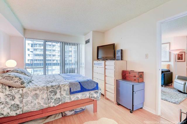 1101 - 10 Queens Quay W, Condo with 1 bedrooms, 2 bathrooms and 1 parking in Toronto ON | Image 8