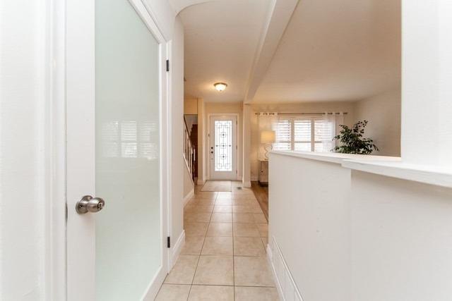 3549 Queenston Dr, House semidetached with 3 bedrooms, 2 bathrooms and 5 parking in Mississauga ON | Image 12
