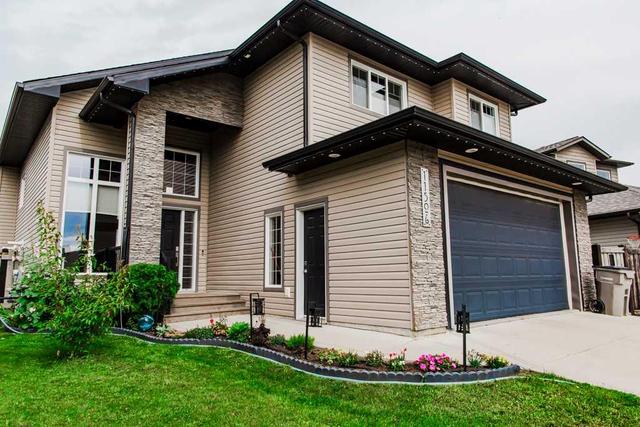 11506 72 Avenue, House detached with 5 bedrooms, 3 bathrooms and 4 parking in Grande Prairie AB | Image 2
