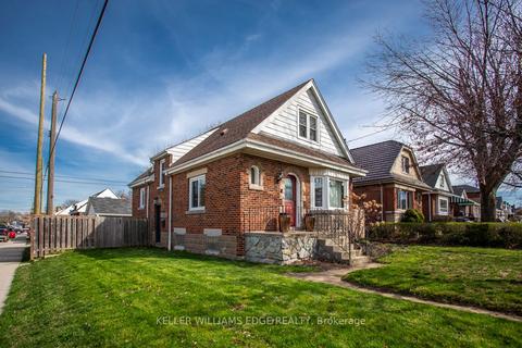35 Crosthwaite Ave S, House detached with 3 bedrooms, 1 bathrooms and 4 parking in Hamilton ON | Card Image