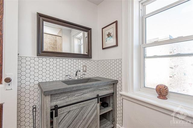 981 Gladstone Avenue, Townhouse with 2 bedrooms, 1 bathrooms and 2 parking in Ottawa ON | Image 17