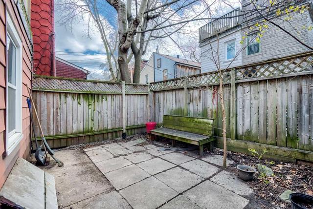 168 Strachan Ave, House attached with 3 bedrooms, 3 bathrooms and null parking in Toronto ON | Image 17