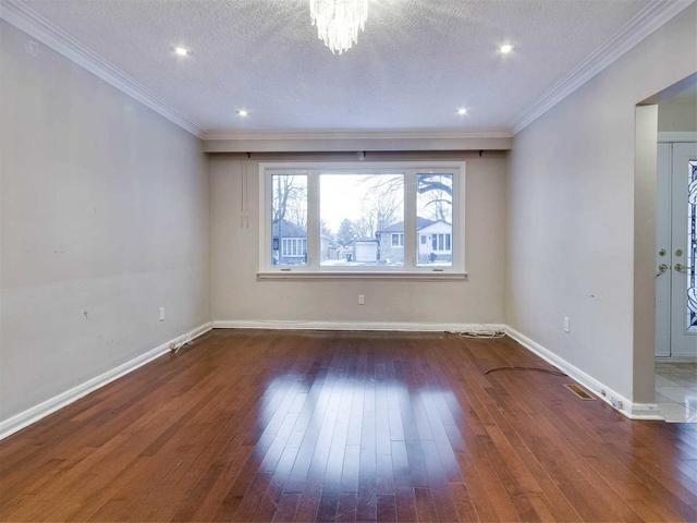 upper - 29 Bonny Lynn Crt, House detached with 3 bedrooms, 1 bathrooms and 4 parking in Toronto ON | Image 13