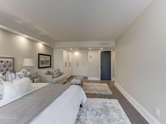 2510 - 65 Harbour Sq, Condo with 3 bedrooms, 3 bathrooms and 1 parking in Toronto ON | Image 2