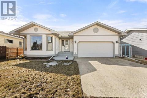4521 Shannon Drive, House detached with 2 bedrooms, 1 bathrooms and 6 parking in Olds AB | Card Image