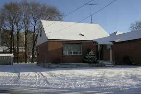 3575 Joan Dr, House detached with 2 bedrooms, 1 bathrooms and 6 parking in Mississauga ON | Image 1