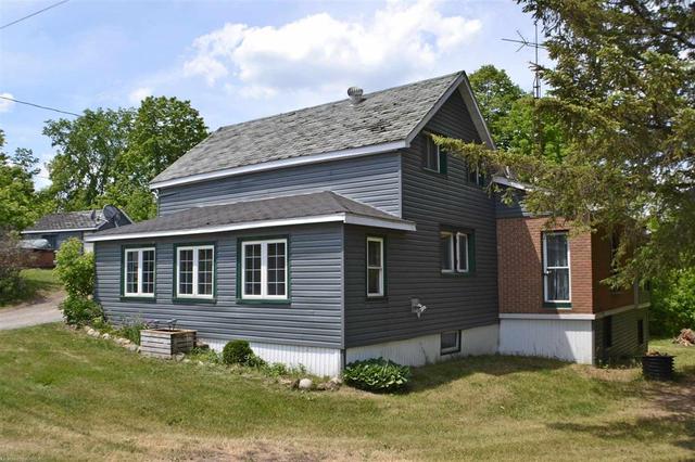 11545 County Road 38, House detached with 2 bedrooms, 2 bathrooms and 3 parking in Central Frontenac ON | Image 2