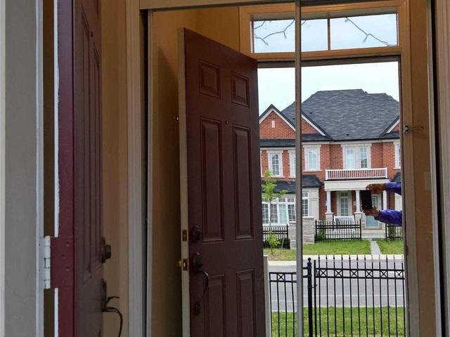 5402 Tenth Line W, House semidetached with 3 bedrooms, 3 bathrooms and 2 parking in Mississauga ON | Image 2
