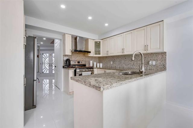 5407 Wilderness Tr, House detached with 4 bedrooms, 5 bathrooms and 4 parking in Mississauga ON | Image 2