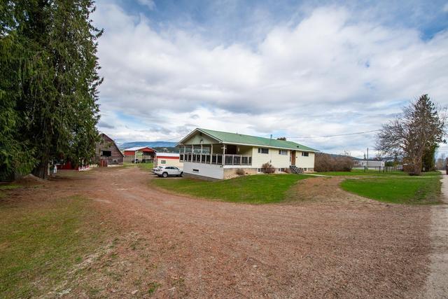 1121 Mountain View Road, House detached with 5 bedrooms, 2 bathrooms and 10 parking in Spallumcheen BC | Card Image