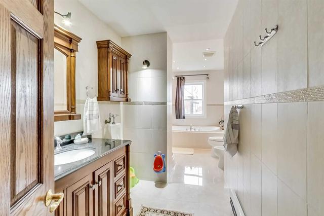 133 Mavety St, House detached with 6 bedrooms, 3 bathrooms and 1 parking in Toronto ON | Image 21