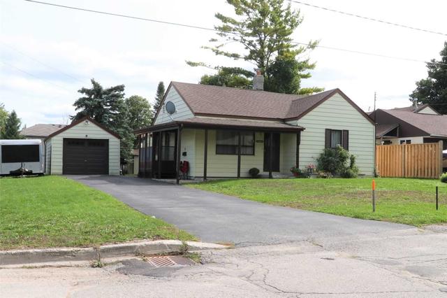 24 Victoria St, House detached with 2 bedrooms, 1 bathrooms and 4 parking in Orangeville ON | Image 23
