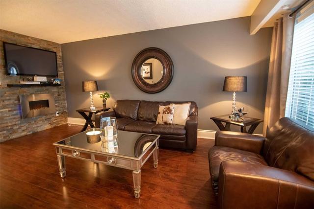 96 Baronwood Crt, Townhouse with 3 bedrooms, 3 bathrooms and 2 parking in Brampton ON | Image 5