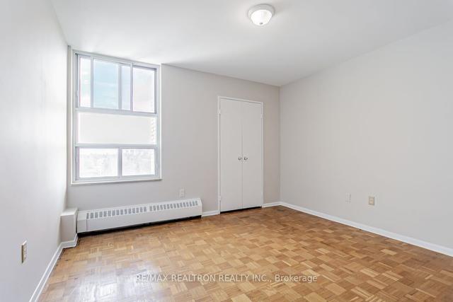 1008 - 360 Ridelle Ave, Condo with 3 bedrooms, 2 bathrooms and 1 parking in Toronto ON | Image 4
