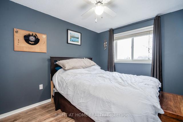 109 Wessenger Dr, House attached with 3 bedrooms, 2 bathrooms and 3 parking in Barrie ON | Image 10