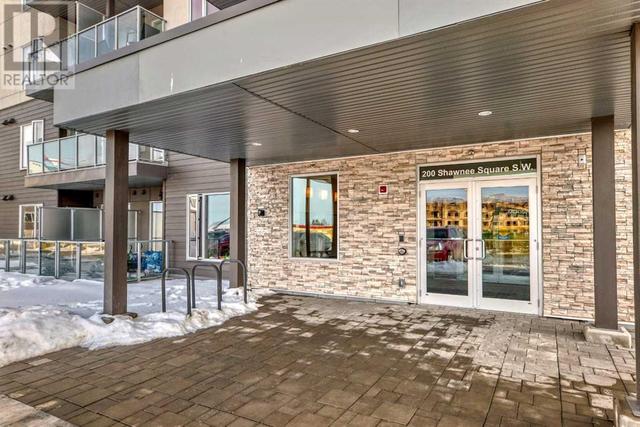 405, - 200 Shawnee Square Sw, Condo with 2 bedrooms, 2 bathrooms and 1 parking in Calgary AB | Image 2