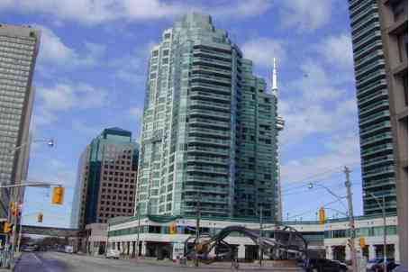 sph01 - 10 Queens Quay W, Condo with 1 bedrooms, 2 bathrooms and 1 parking in Toronto ON | Image 1