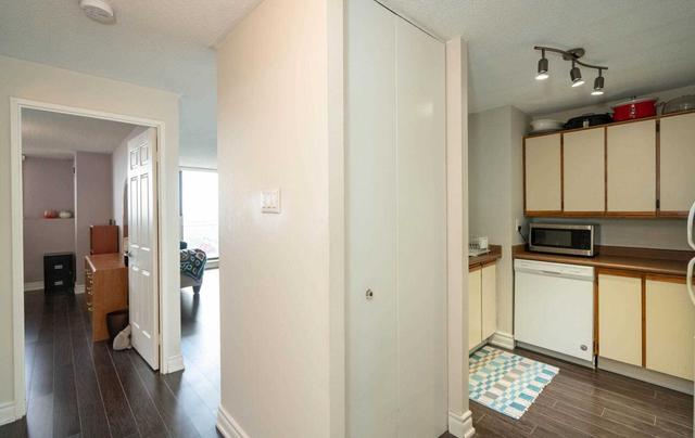 1312 - 10 Tapscott Rd, Condo with 1 bedrooms, 1 bathrooms and 1 parking in Toronto ON | Image 9