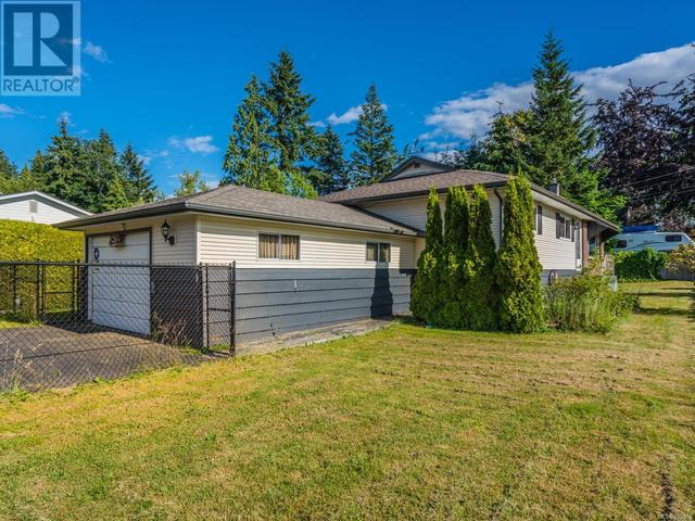260 Pritchard Rd, House detached with 3 bedrooms, 1 bathrooms and 2 parking in Comox BC | Card Image
