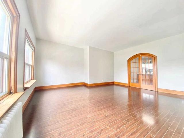 2052a Danforth Ave, House attached with 3 bedrooms, 1 bathrooms and 0 parking in Toronto ON | Image 3