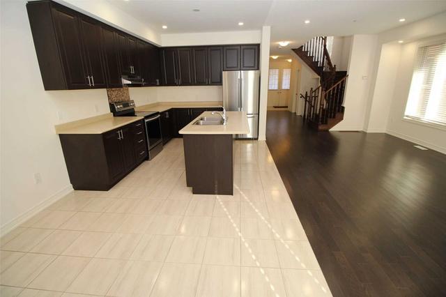 382 Royal West Dr, House semidetached with 4 bedrooms, 3 bathrooms and 2 parking in Brampton ON | Image 3