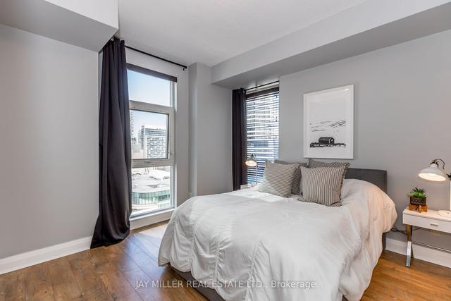 1906 - 220 Victoria St, Condo with 2 bedrooms, 2 bathrooms and 0 parking in Toronto ON | Image 4
