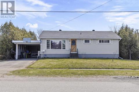 29 Strand Ave, House detached with 3 bedrooms, 2 bathrooms and null parking in Sault Ste. Marie ON | Card Image