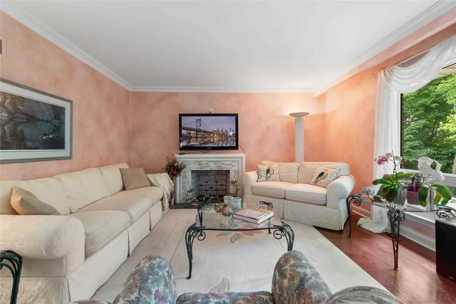 26 Restwell Cres, House detached with 3 bedrooms, 3 bathrooms and 6 parking in Toronto ON | Image 4