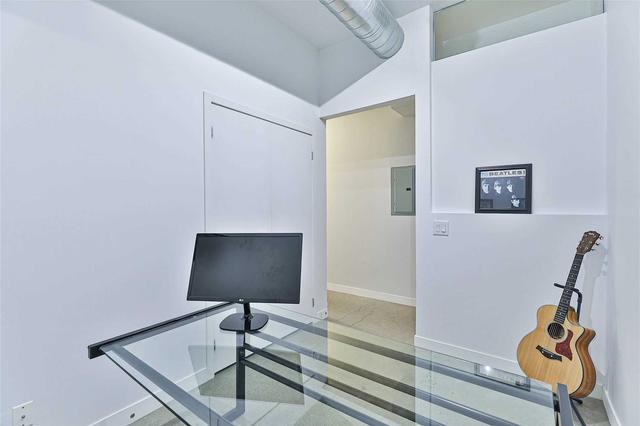 207 - 569 King St, Condo with 1 bedrooms, 1 bathrooms and 0 parking in Toronto ON | Image 2