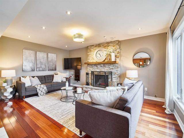 11 Parkes Dr, House detached with 4 bedrooms, 4 bathrooms and 4 parking in Ajax ON | Image 3
