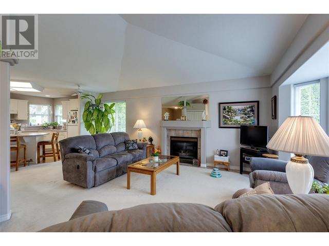 2141 Faulkner Court, House detached with 4 bedrooms, 2 bathrooms and 2 parking in West Kelowna BC | Image 13