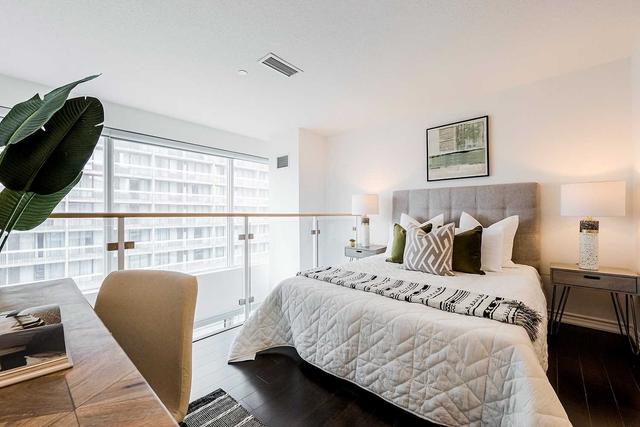 1114 - 386 Yonge St, Condo with 1 bedrooms, 2 bathrooms and 0 parking in Toronto ON | Image 5