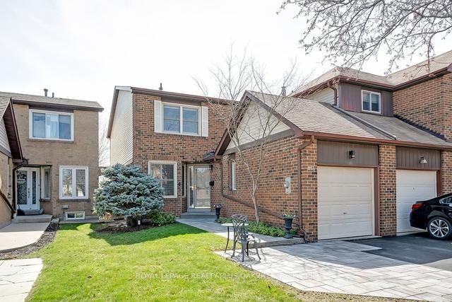 1153 Potters Wheel Cres, House attached with 3 bedrooms, 2 bathrooms and 3 parking in Oakville ON | Image 1
