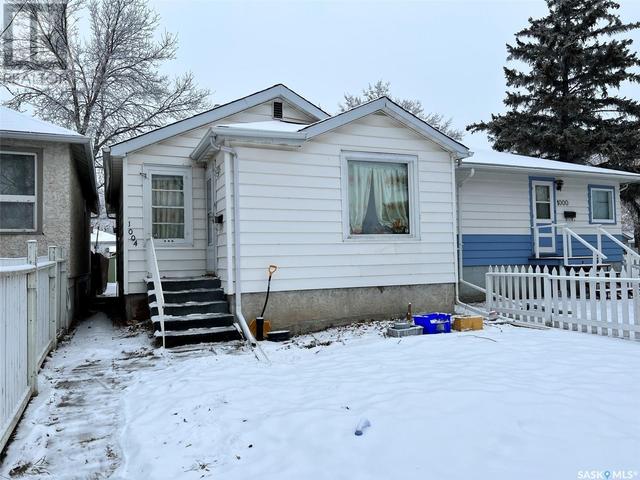 1004 Argyle Street, House detached with 4 bedrooms, 2 bathrooms and null parking in Regina SK | Image 1