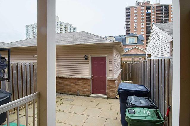 112 Mary Chapman Blvd, House attached with 3 bedrooms, 3 bathrooms and 1 parking in Toronto ON | Image 17