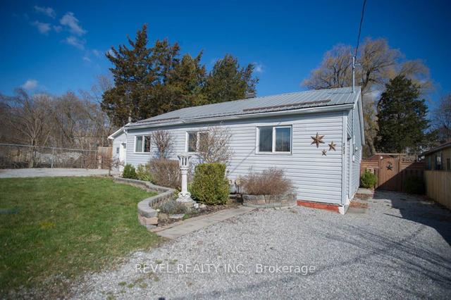 223 Windham St, House detached with 2 bedrooms, 1 bathrooms and 8 parking in Norfolk County ON | Image 12