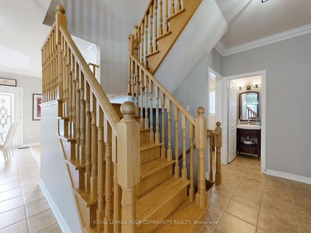 15 Tayside Ave, House detached with 4 bedrooms, 3 bathrooms and 6 parking in Vaughan ON | Image 2
