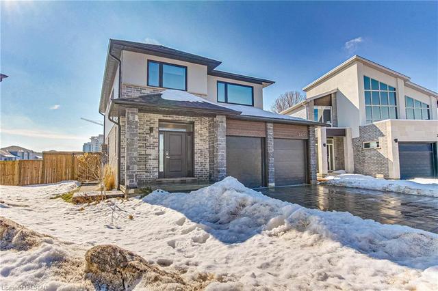 2221 Wateroak Drive, House detached with 4 bedrooms, 2 bathrooms and 6 parking in London ON | Image 2