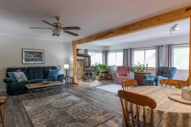 205 Parkside Dr, House detached with 2 bedrooms, 1 bathrooms and 8 parking in Trent Lakes ON | Image 8