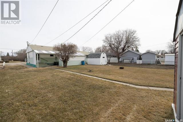 307 6th Avenue E, House detached with 2 bedrooms, 1 bathrooms and null parking in Watrous SK | Image 42