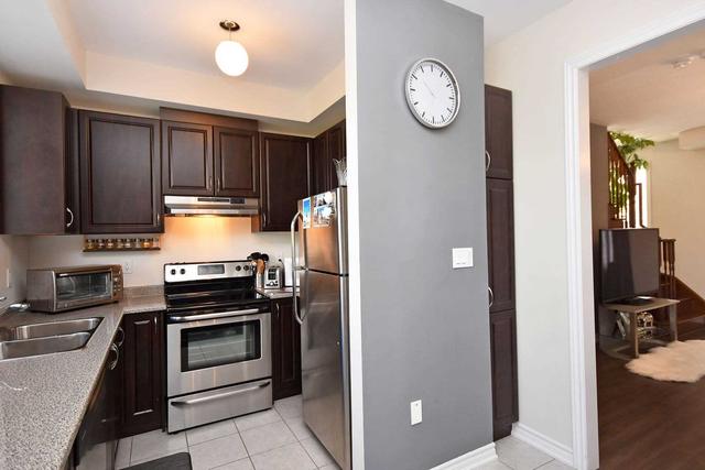 16 Kayak Hts, House attached with 3 bedrooms, 2 bathrooms and 2 parking in Brampton ON | Image 18
