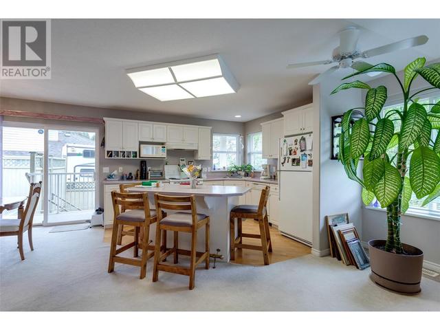 2141 Faulkner Court, House detached with 4 bedrooms, 2 bathrooms and 2 parking in West Kelowna BC | Image 17