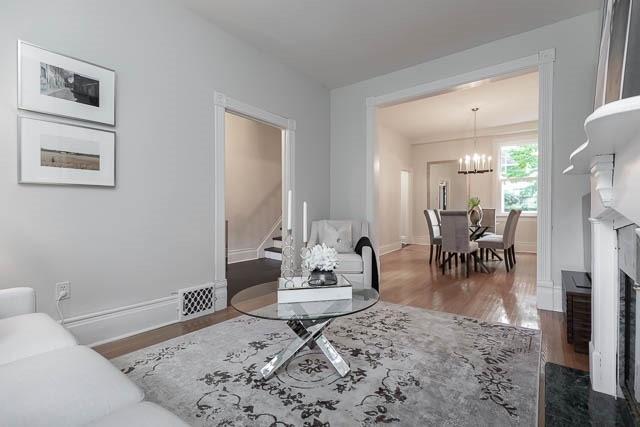53 Spruce St, House attached with 2 bedrooms, 1 bathrooms and null parking in Toronto ON | Image 6