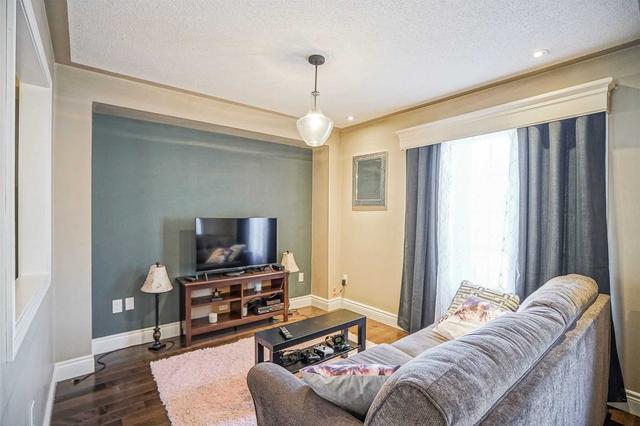 906 Isaac Phillips Way, House semidetached with 3 bedrooms, 3 bathrooms and 3 parking in Newmarket ON | Image 5