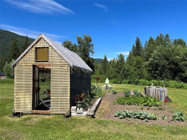 4078 Mizon Road, House detached with 4 bedrooms, 2 bathrooms and 19 parking in Columbia Shuswap E BC | Image 23