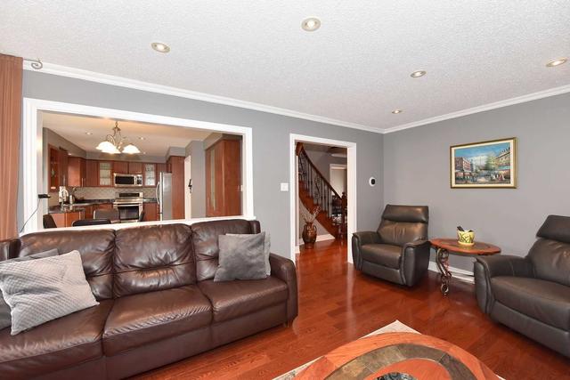 5 Cavendish Crt, House detached with 4 bedrooms, 4 bathrooms and 8 parking in Vaughan ON | Image 6