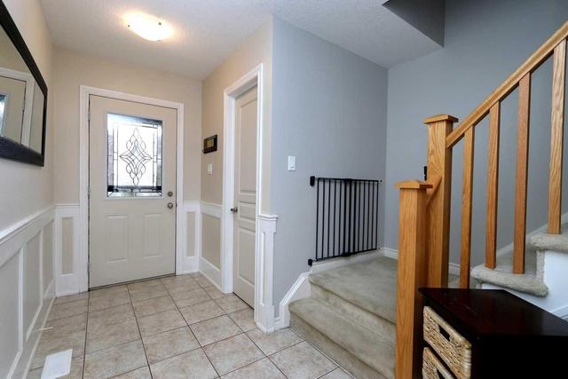 10 Wilkie Cres, House detached with 3 bedrooms, 2 bathrooms and 2 parking in Guelph ON | Image 2