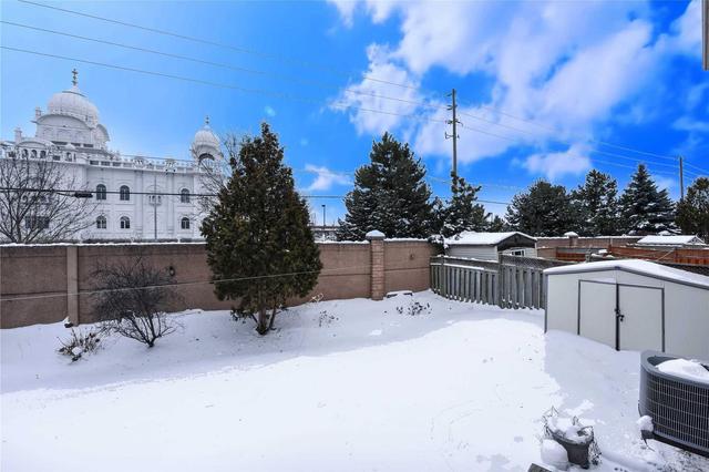 38 Domenico Cres, House attached with 3 bedrooms, 3 bathrooms and 2 parking in Brampton ON | Image 16