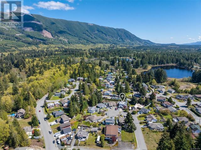 212 Cowichan Ave E, House detached with 4 bedrooms, 3 bathrooms and 4 parking in Lake Cowichan BC | Image 11