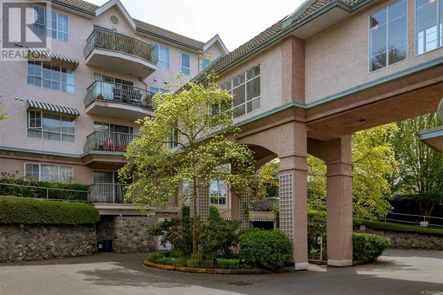 307 - 3133 Tillicum Rd, Condo with 2 bedrooms, 1 bathrooms and null parking in Saanich BC | Image 3